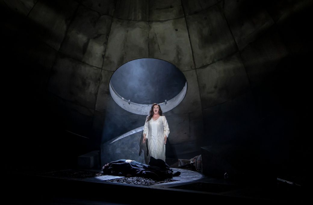 Escena final de <i>Tristan und Isolde</i> &copy; Miguel Lorenzo y Mikel Ponce | Palau de les Arts Reina Sof&iacute;a