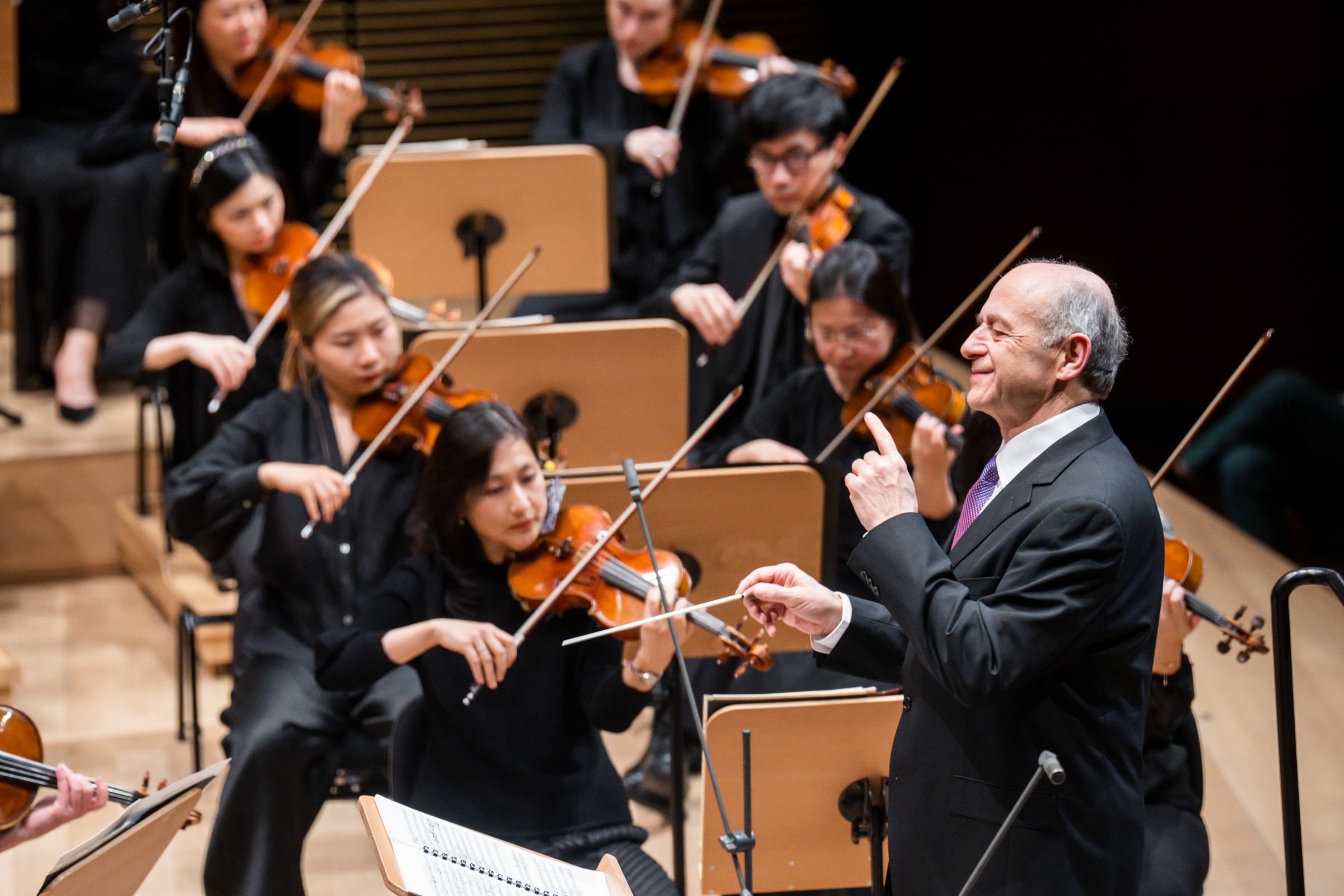 Iván Fischer conducts the New York Philharmonic &copy; Chris Lee
