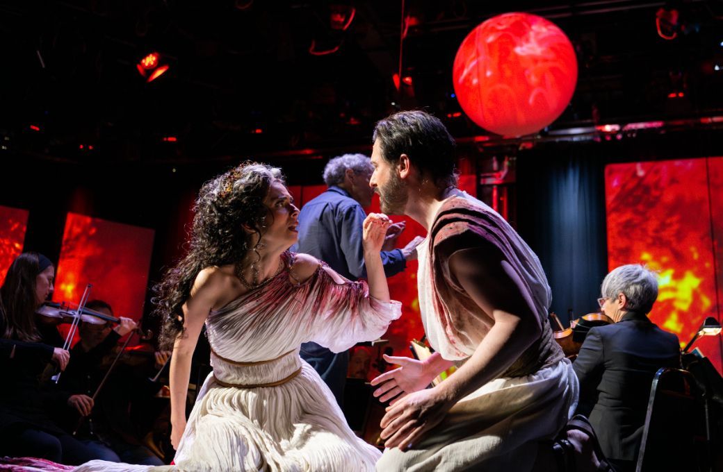 Soula Parassidis (Iphigénie) and Jesse Blumberg (Oreste) © Sam Brewer
