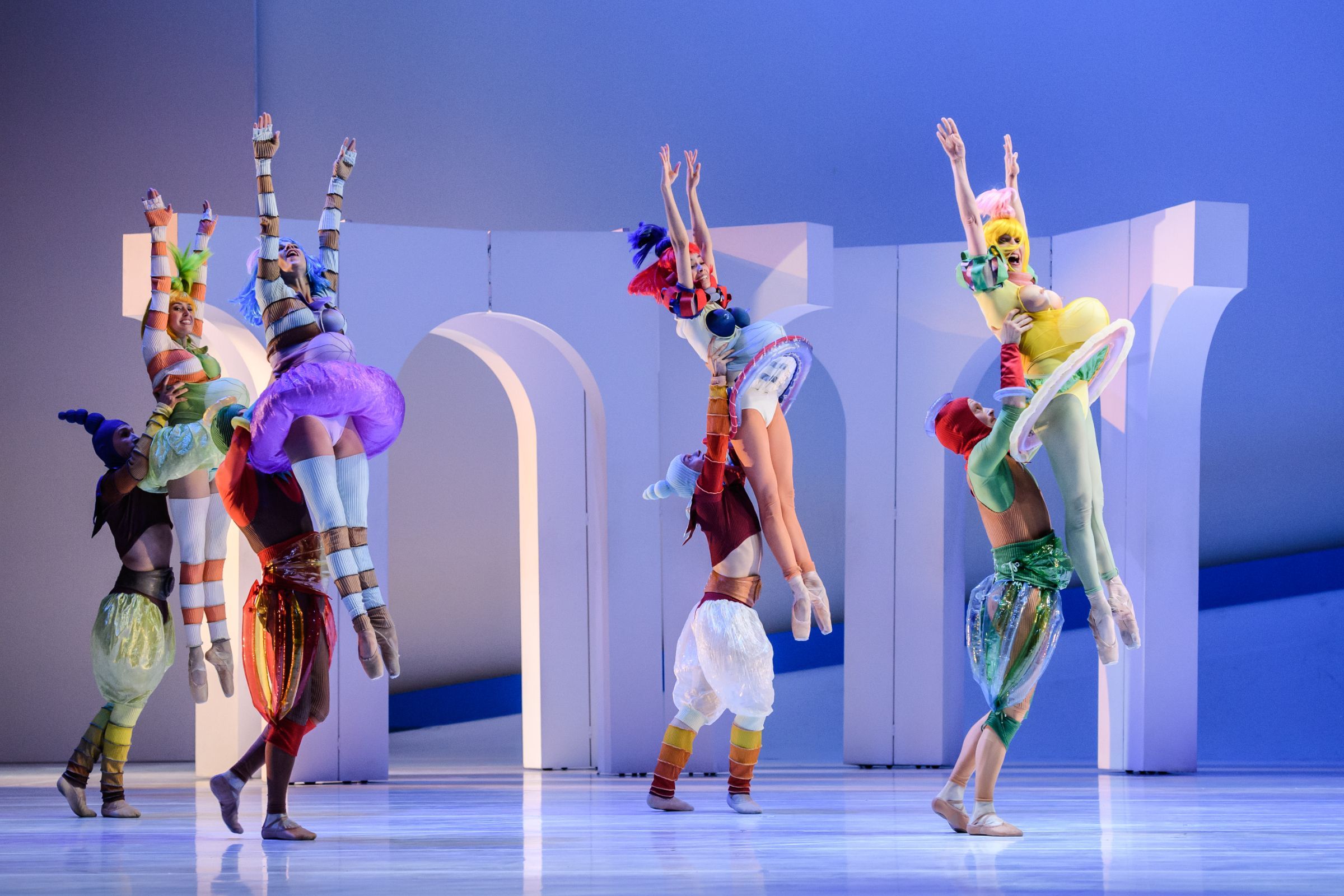 Les Ballets de Monte-Carlo as Les Pétulants in Jean-Christophe Maillot's <i>La Belle</i> &copy; Alice Blangero
