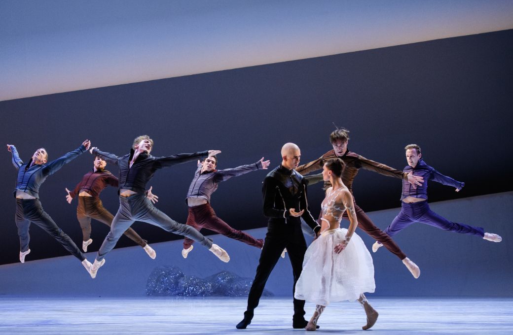 Olga Smirnova as La Belle, Jaat Benoot as Carabosse with Les Pr&eacute;tendants in <i>La Belle</i> &copy; Alice Blangero