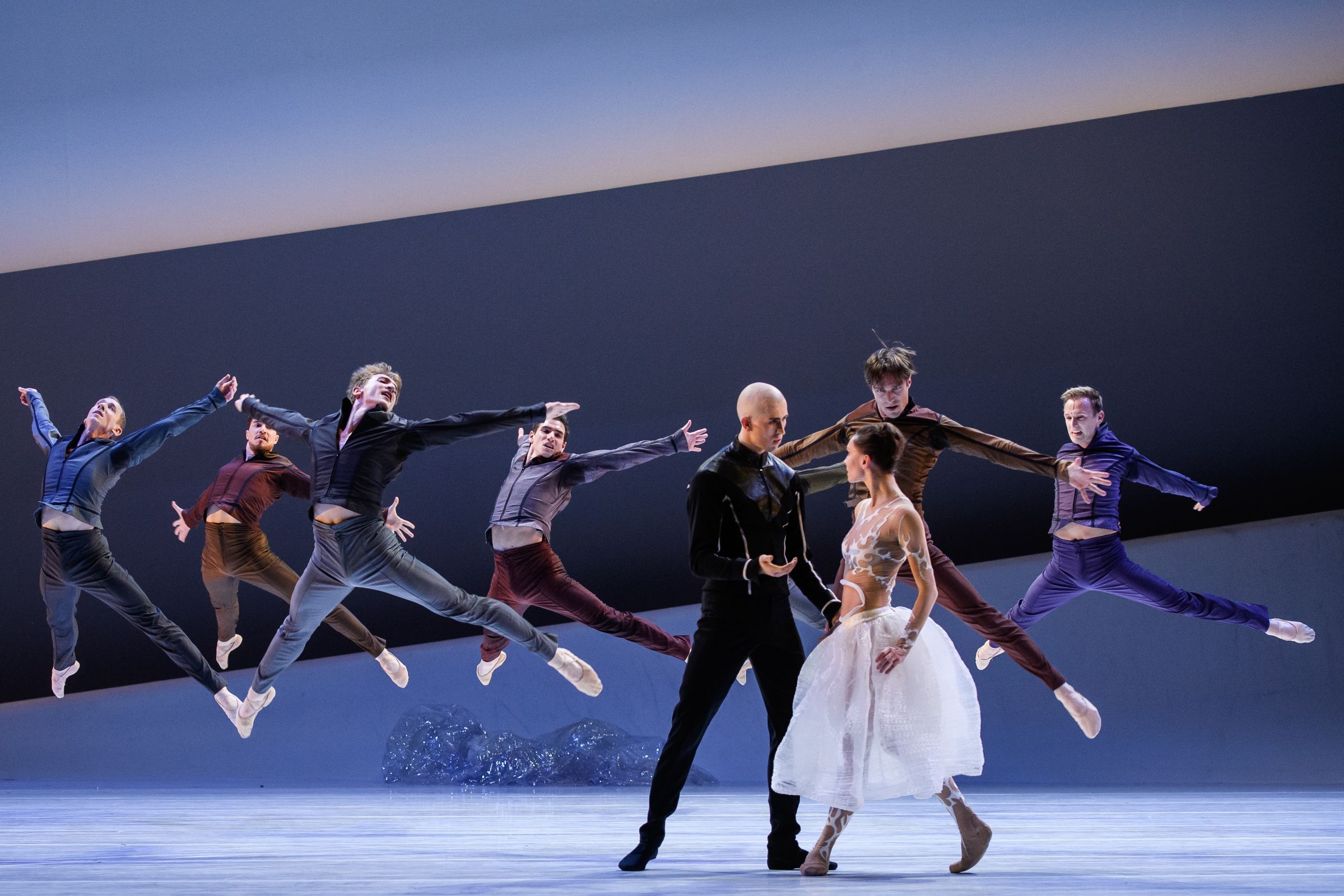 Olga Smirnova as La Belle, Jaat Benoot as Carabosse with Les Prétendants in <i>La Belle</i> &copy; Alice Blangero
