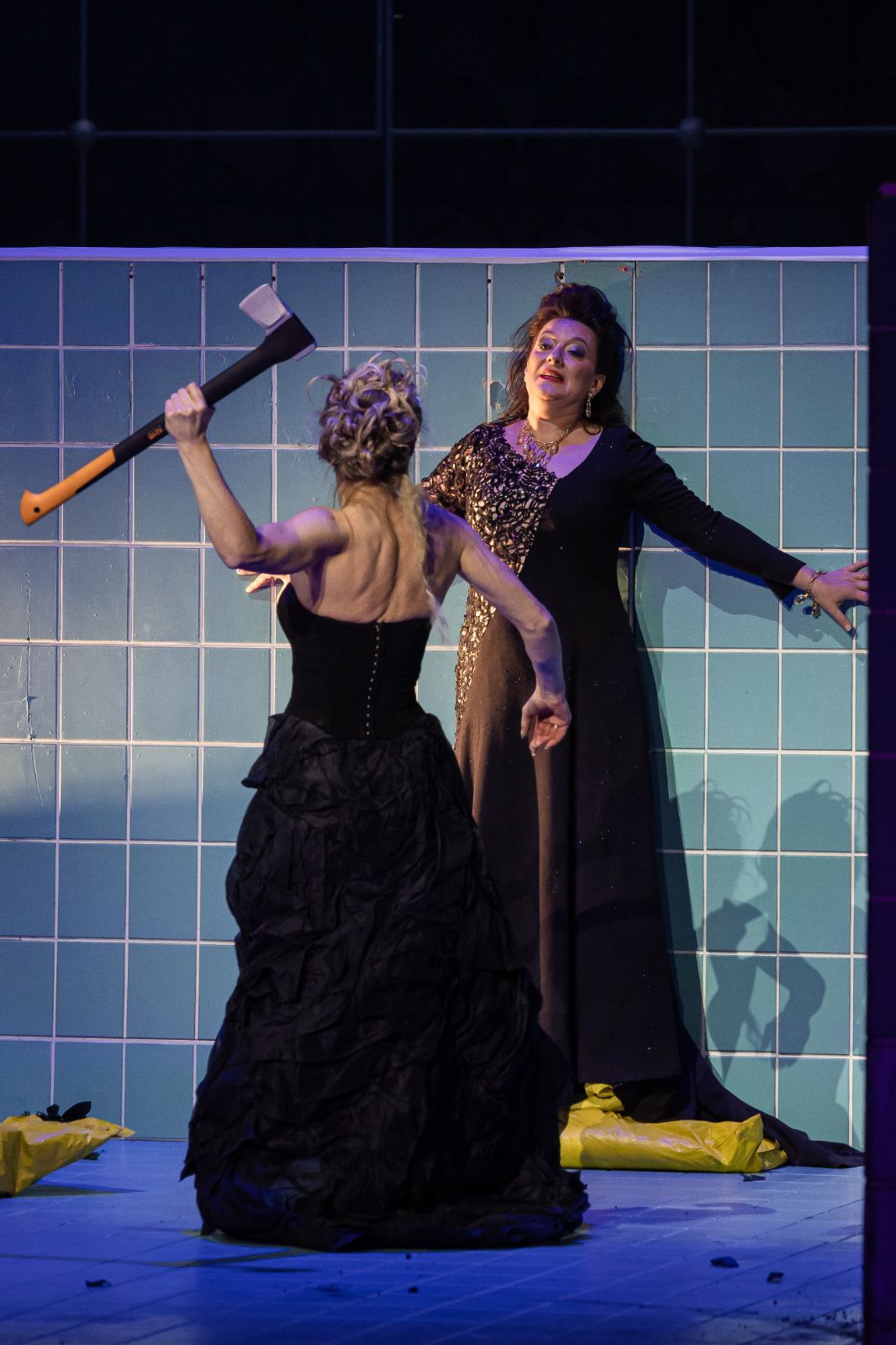Szilvia Rálik (Elektra) and Atala Schöck (Klytaemnestra) &copy; Attila Nagy | Hungarian State Opera