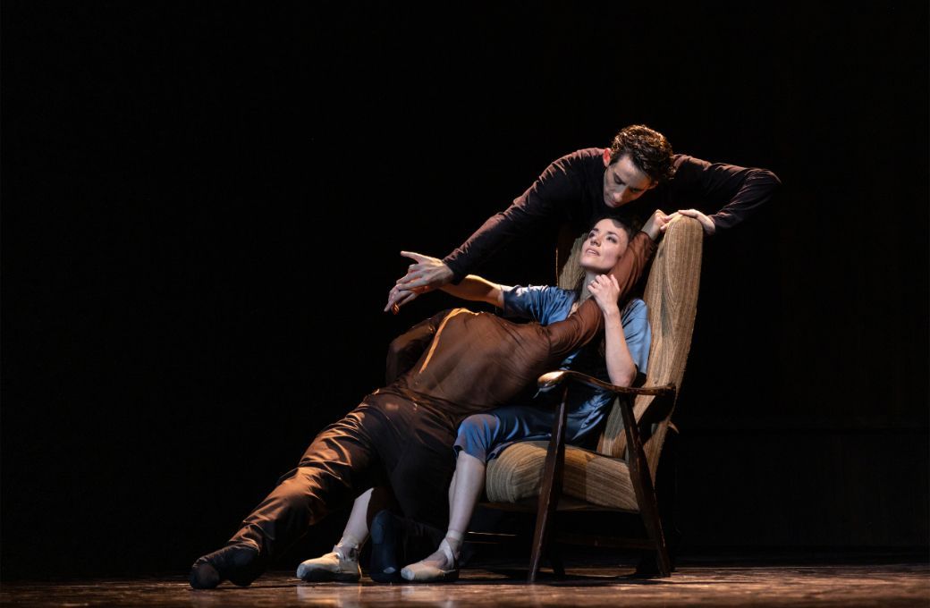 Giulia Tonelli, Wei Chen and Esteban Berlanga in Cathy Marston's <i>The Cellist</i> © Gregory Batardon