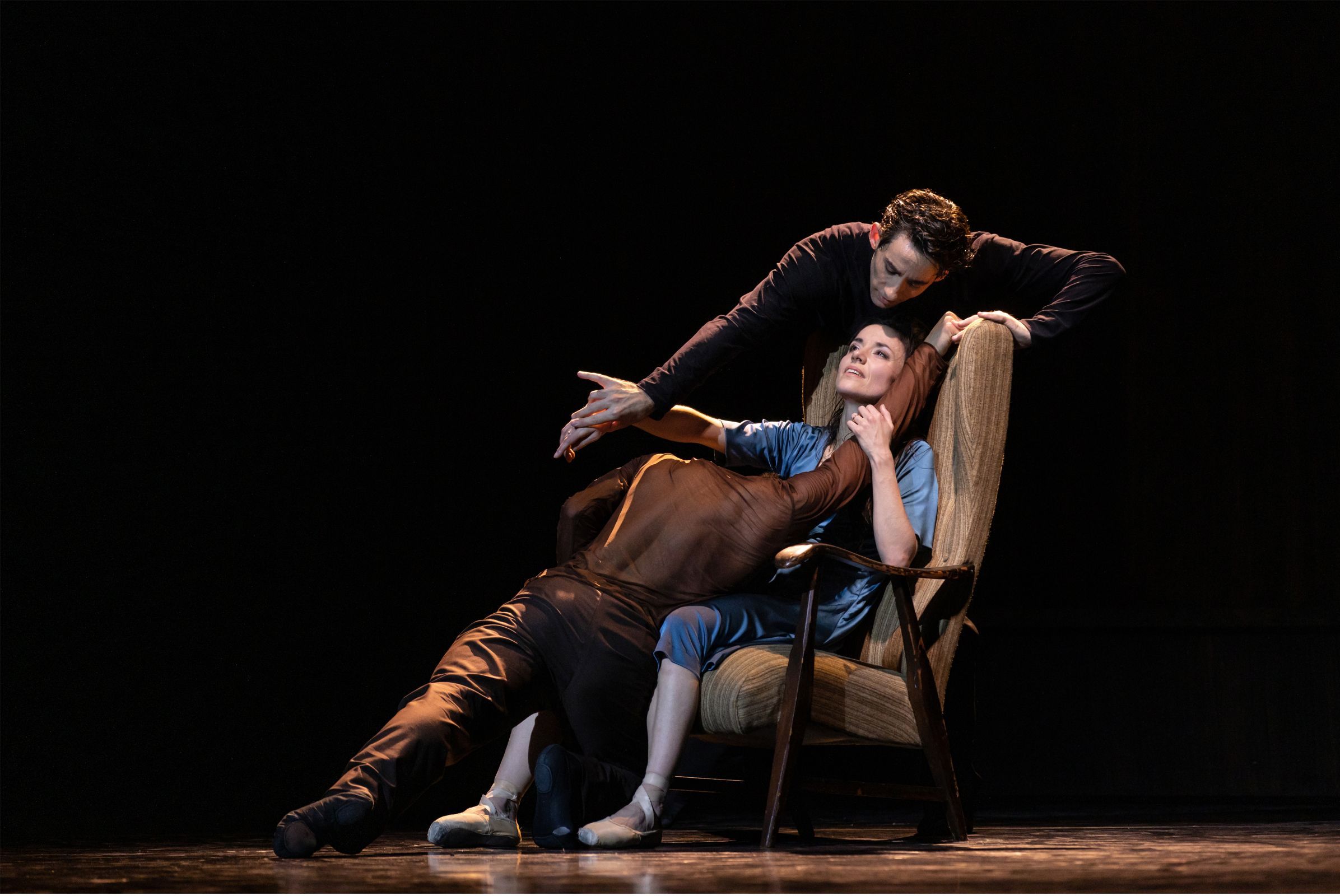 Giulia Tonelli, Wei Chen and Esteban Berlanga in Cathy Marston's <i>The Cellist</i> © Gregory Batardon