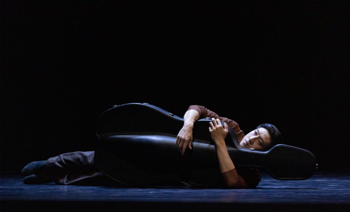Wei Chen as The instrument in Cathy Marston's <i>The Cellist</i> © Gregory Batardon