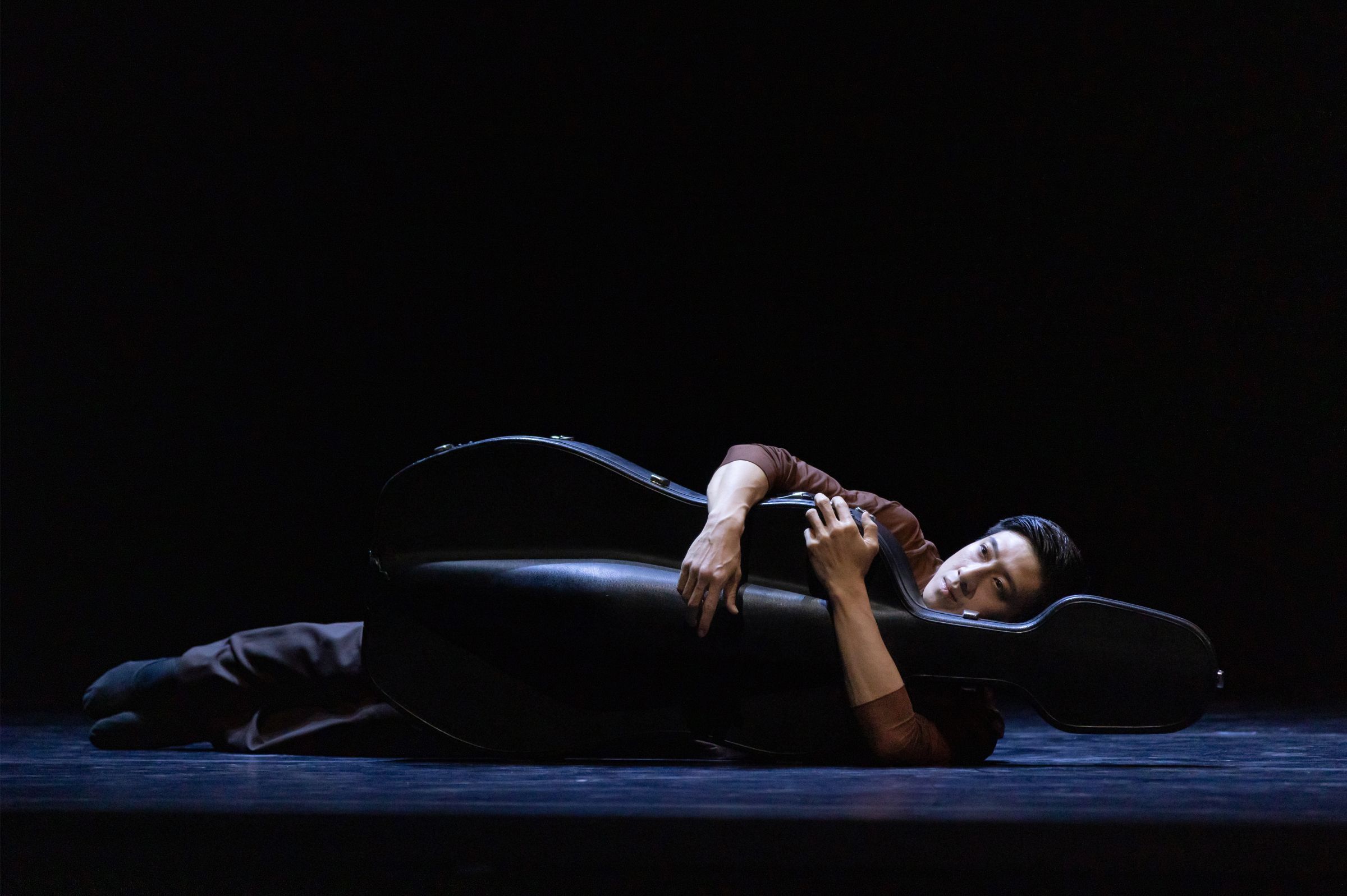 Wei Chen as The instrument in Cathy Marston's <i>The Cellist</i> © Gregory Batardon
