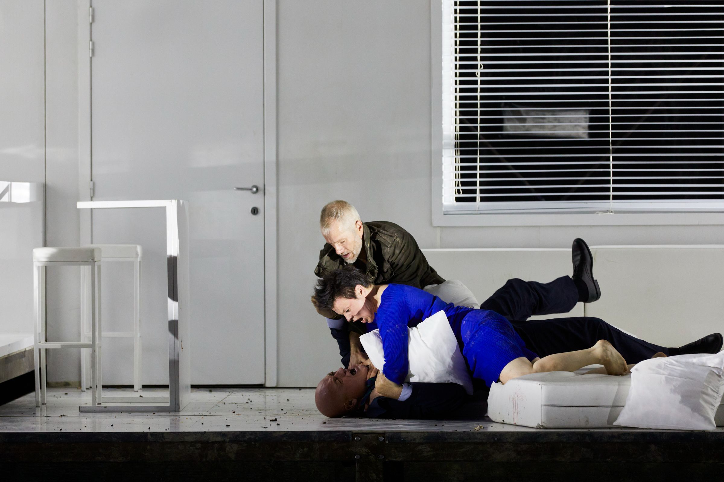 John Daszak (Sinowi Borissowitsch Ismailow), Aušrinė Stundytė (Katerina) und Ladislav Elgr (Sergej) &copy; Magali Dougados