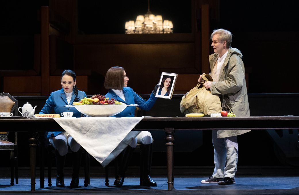 Tatjana Schneider (Alexandra), Bernadette Kizik (Adelaida) and Dmitry Golovnin (Myschkin) © Monika Rittershaus