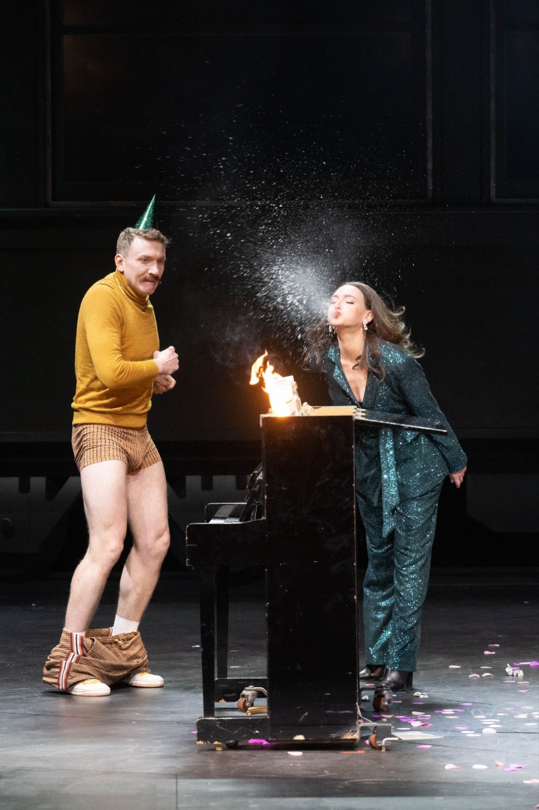 Petr Sokolov (Lébedyev) and Ekaterina Sannikova (Nastasya) © Monika Rittershaus