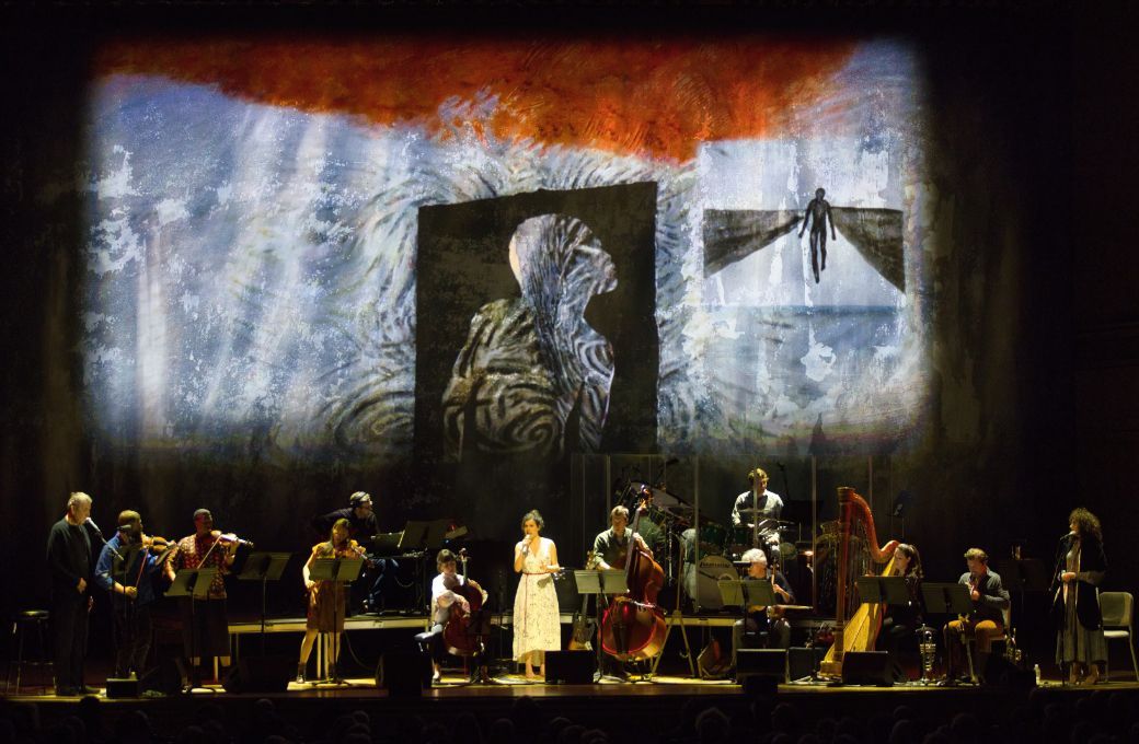 Nora Fischer and ensemble © Hilary Scott
