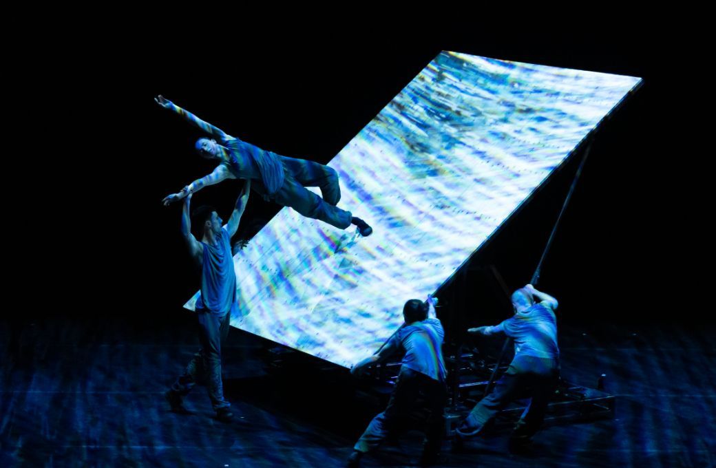 Russell Maliphant Dance Company in <i>Vortex</i> &copy; Roswitha Chesher