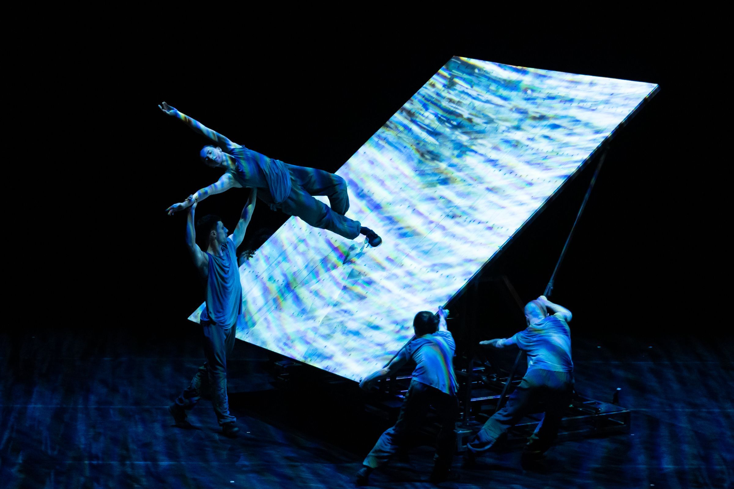 Russell Maliphant Dance Company in <i>Vortex</i> © Roswitha Chesher