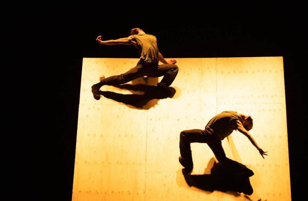 Russell Maliphant Dance Company in <i>Vortex</i> © Roswitha Chesher