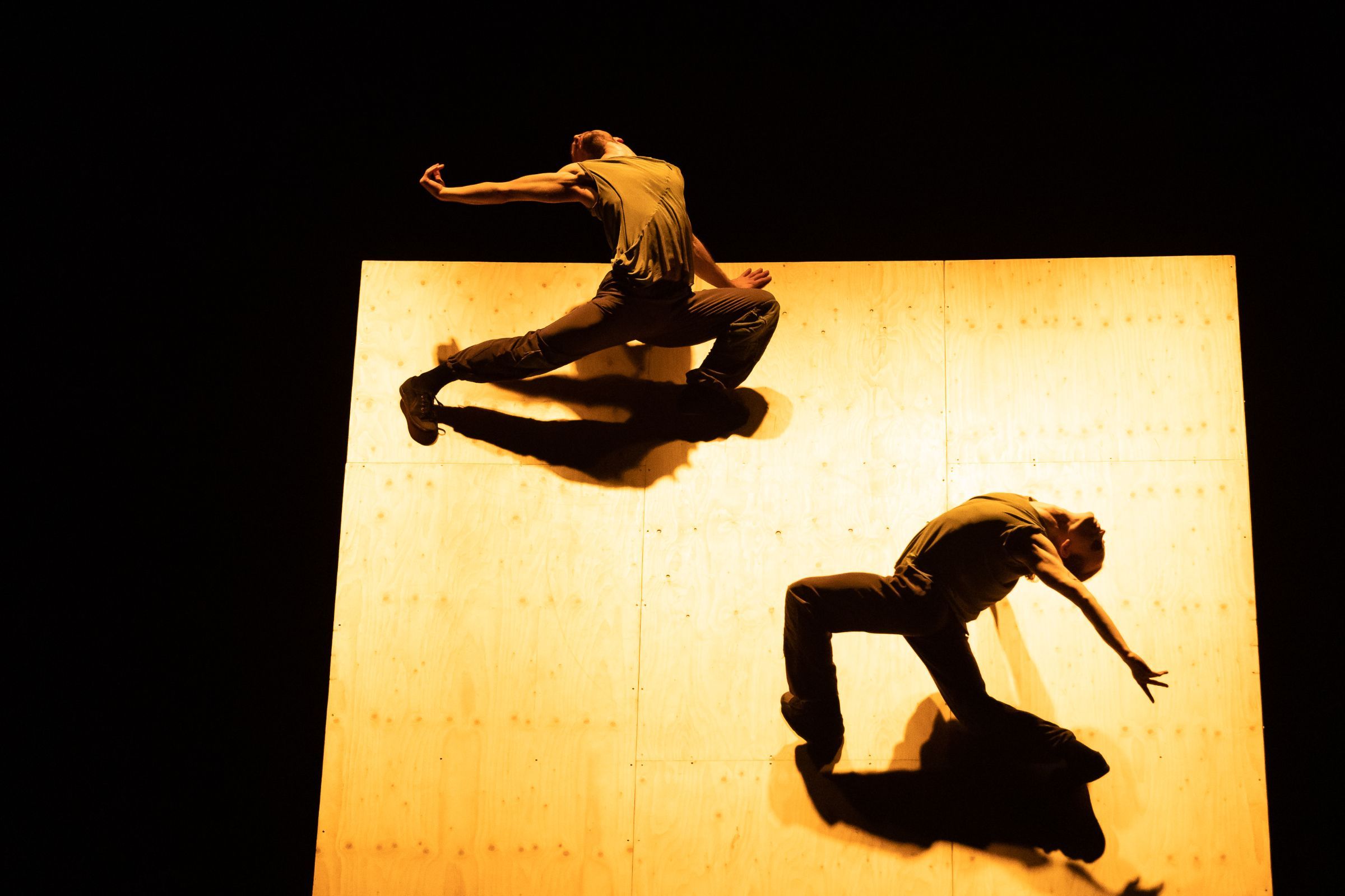 Russell Maliphant Dance Company in <i>Vortex</i> © Roswitha Chesher
