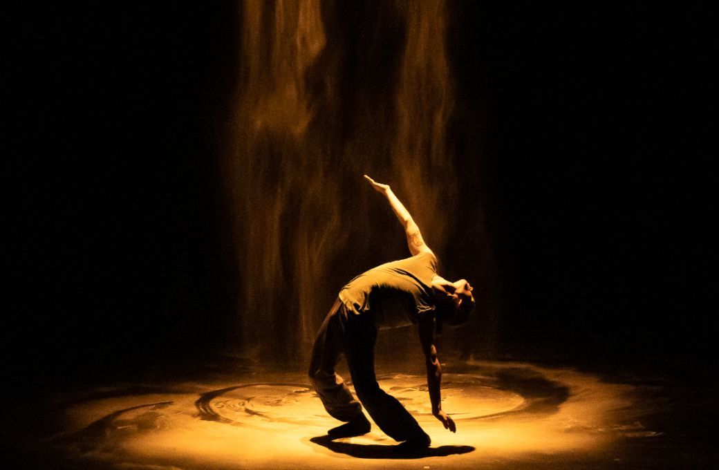 Russel Maliphant Dance Company in <i>Vortex</i> © Roswitha Chesher