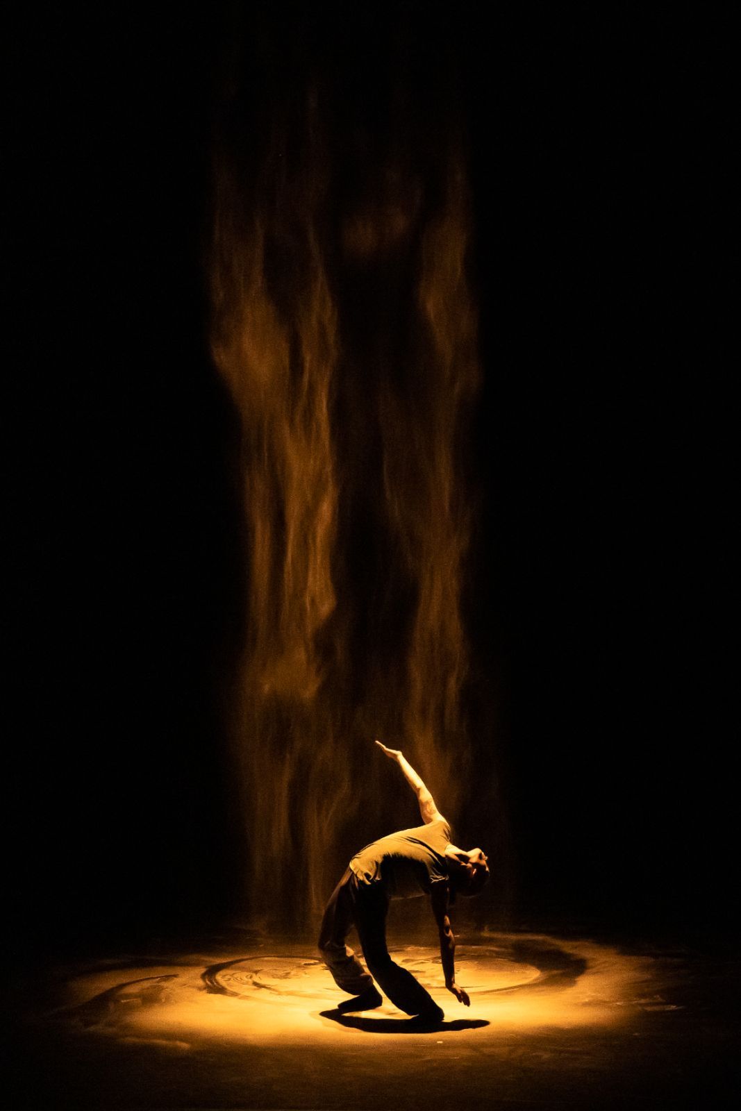 Russel Maliphant Dance Company in <i>Vortex</i> © Roswitha Chesher