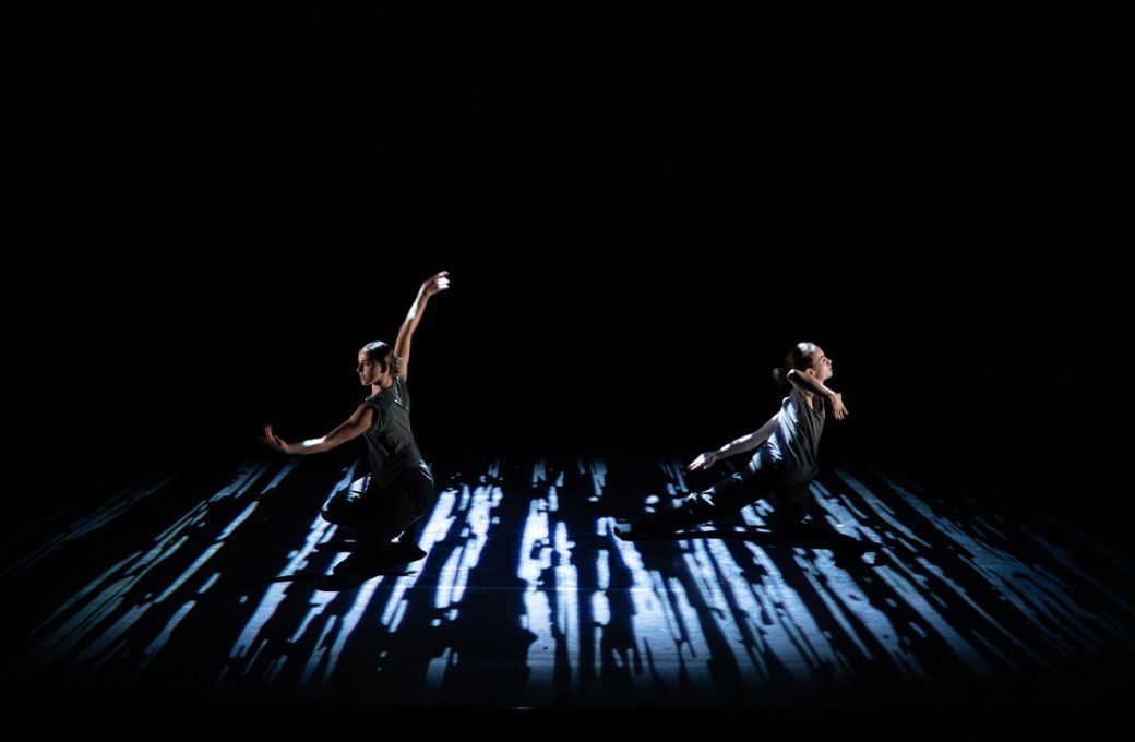 Russell Maliphant Dance Company in <i>Vortex</i> © Roswitha Chesher