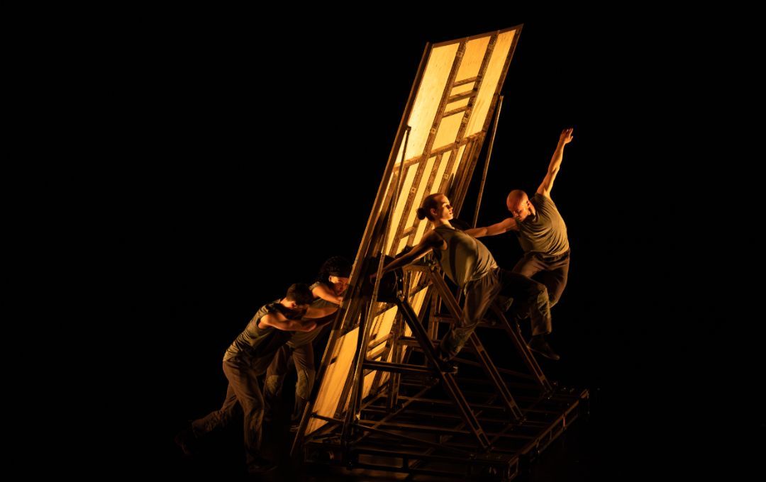 Russell Maliphant Dance Company in <i>Vortex</i> © Roswitha Chesher