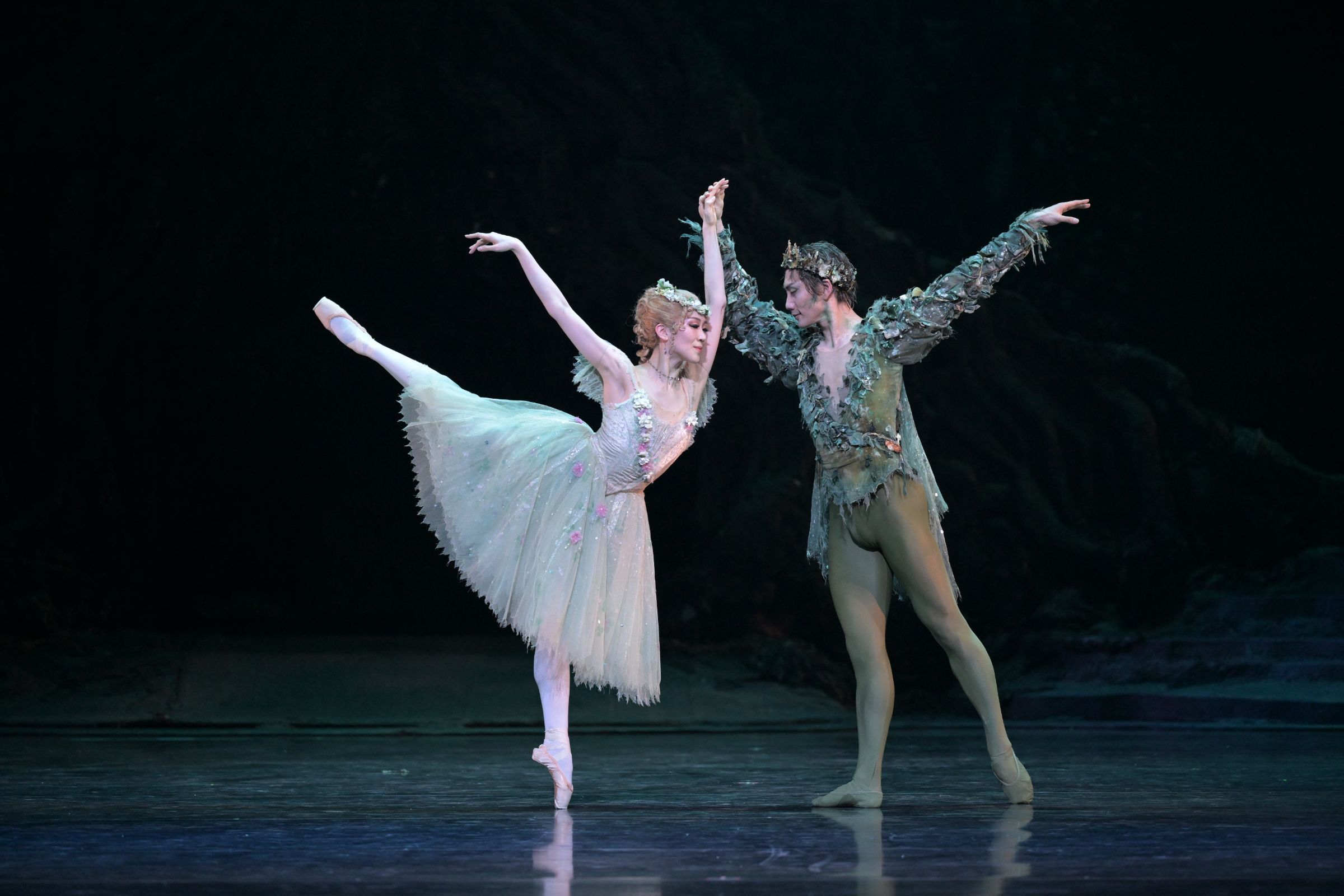 Saho Shibayama as Titania and Takafumi Watanabe as Oberon in Frederick Ashton's <i>The Dream</i> © Takashi Shikama