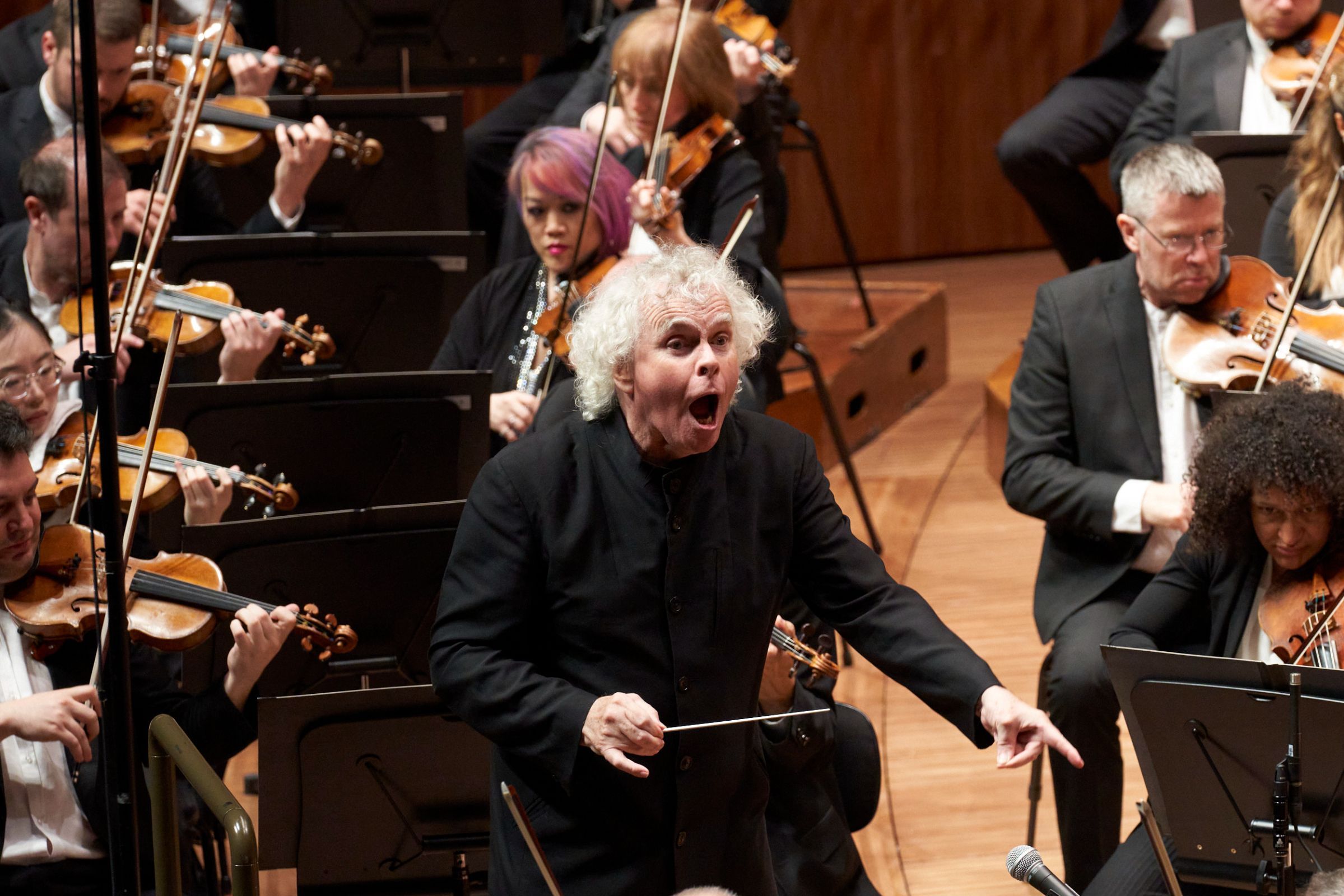 Sir Simon Rattle conducts the London Symphony Orchestra &copy; Jay Patel