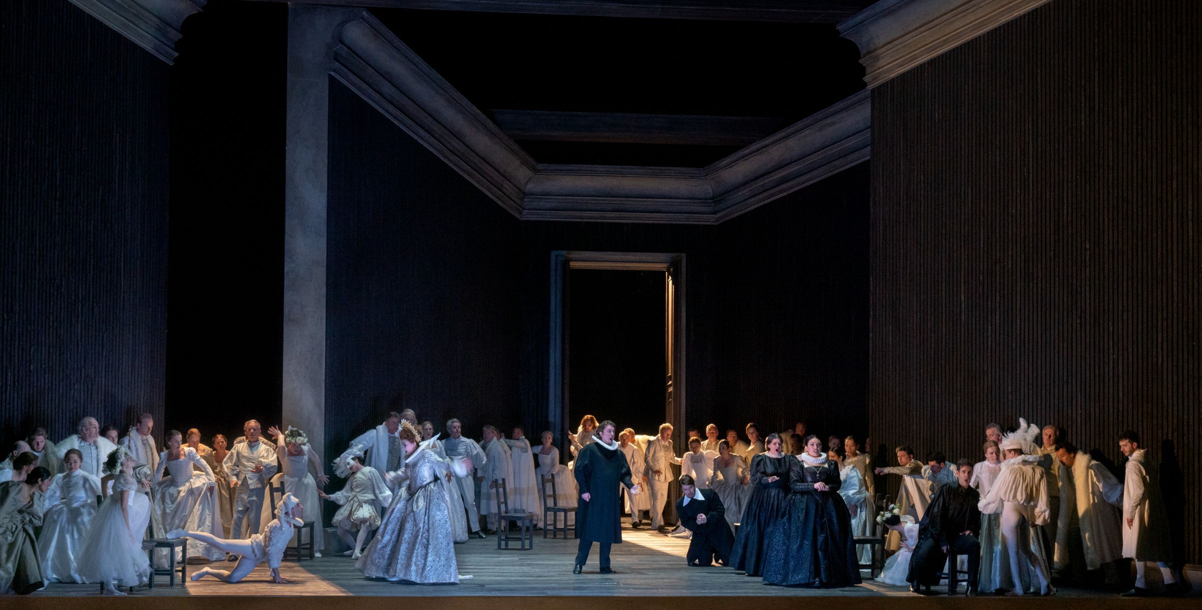 <i>Maria Stuarda</i> &copy; Dutch National Opera | Ben van Duin