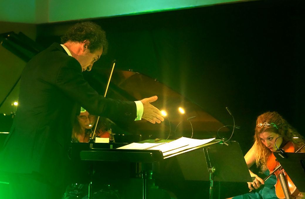 Fabián Panisello al frente del Plural Ensemble © Xurxo Gómez-Chao