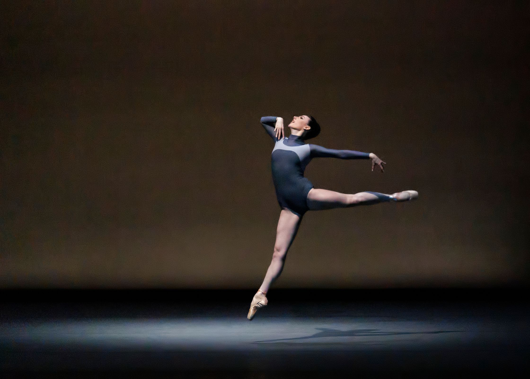 Tiler Peck in Aylsa Pires' <i>Standard Deviation</i> © Erin Baiano