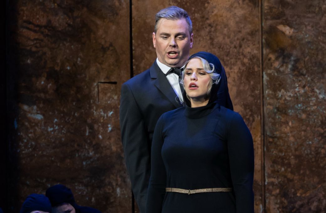 K&aacute;roly Szemer&eacute;dy (Thoas) and Nat&aacute;lia Tuznik (Iphigenie) &copy; Attila Nagy | Hungarian State Opera