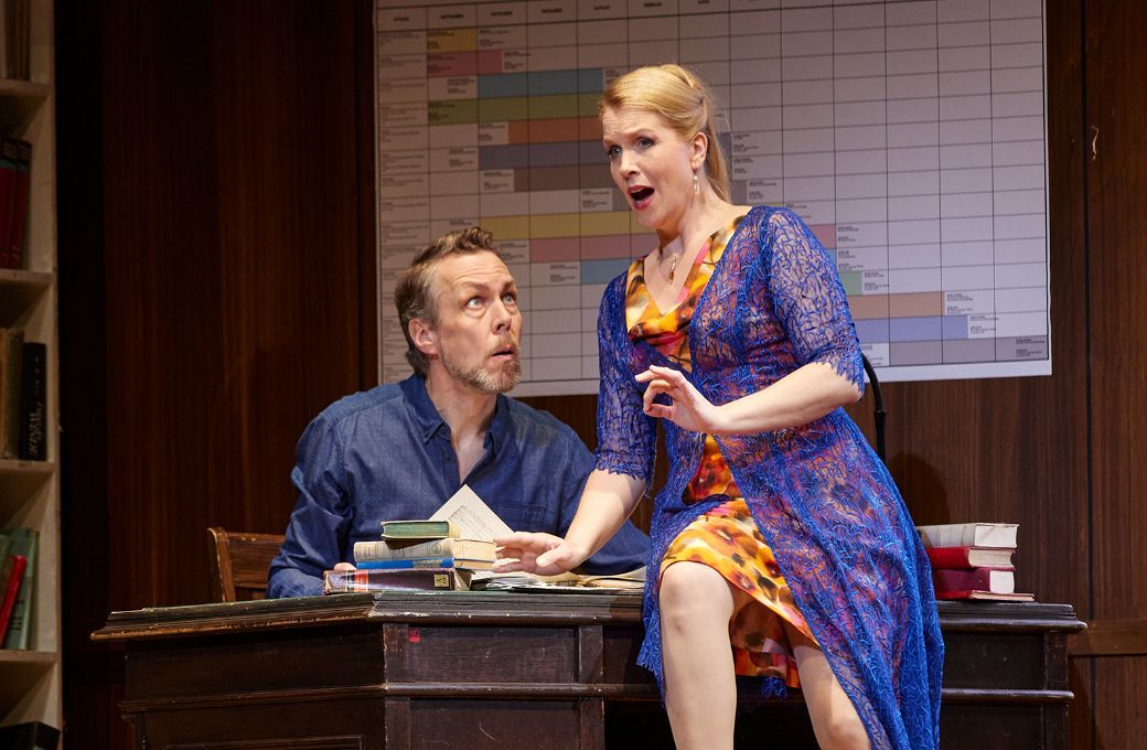 Georg Zeppenfeld (Hans Sachs) und Julia Kleiter (Eva) &copy; Semperoper Dresden | Ludwig Olah