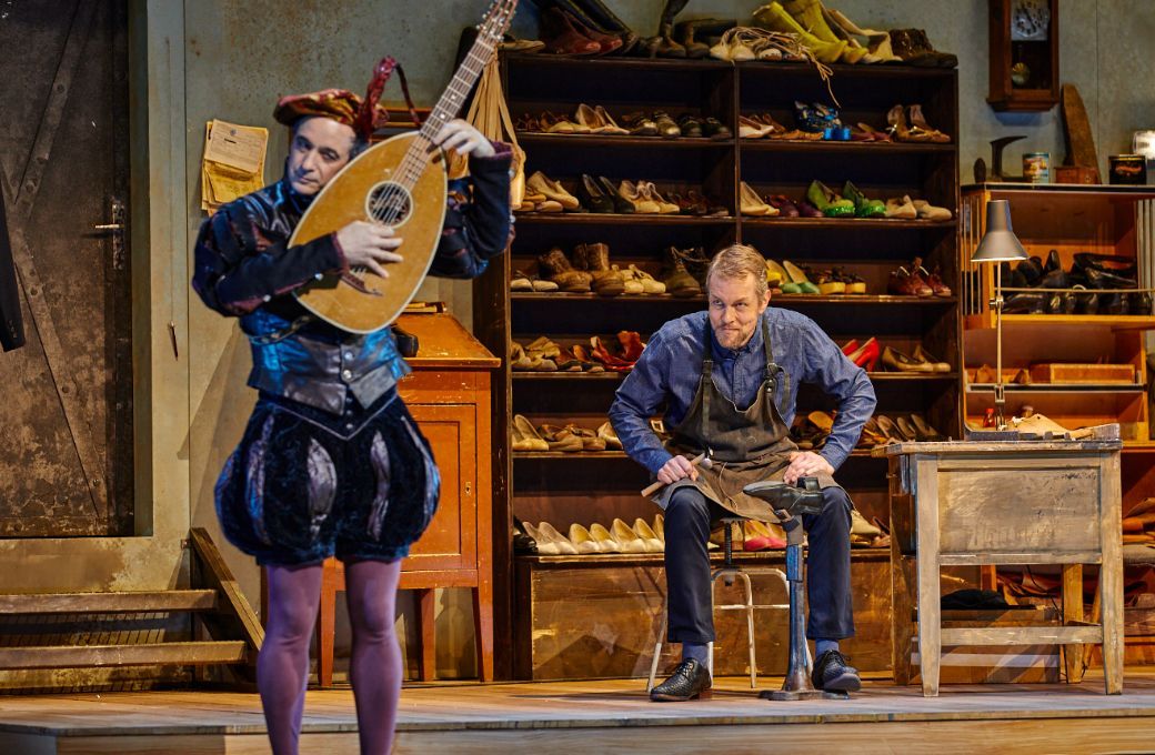 Adrian Er&ouml;d (Sixtus Beckmesser) und Georg Zeppenfeld (Hans Sachs) &copy; Semperoper Dresden | Ludwig Olah