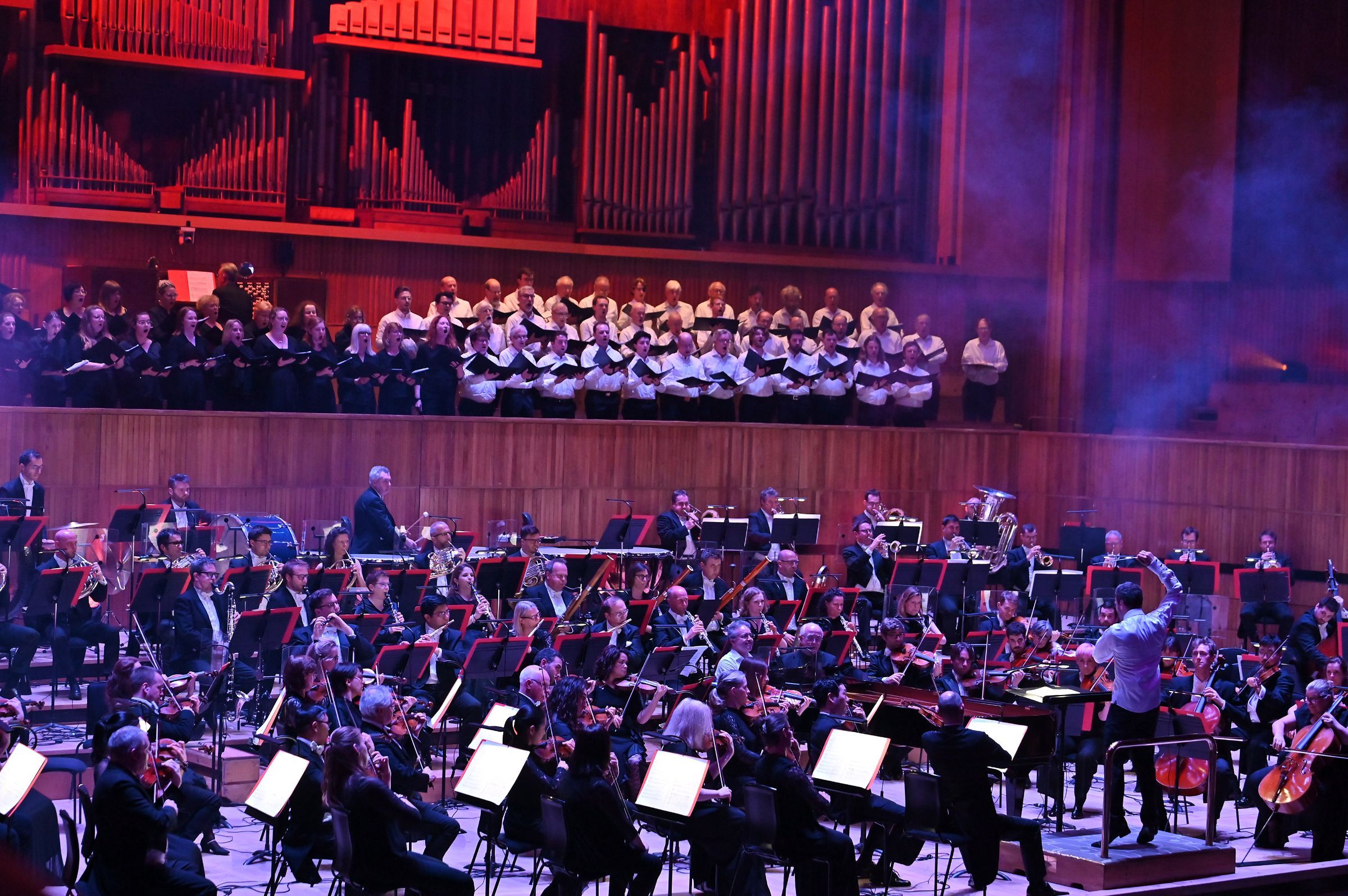 Stanislav Kochanovsky conducts the Philharmonia &copy; Mark Allan