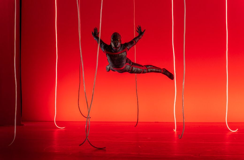 TanzLuzern in Yabin Wang's <i>Swan - A Different Story</i> &copy; Ingo Hohen