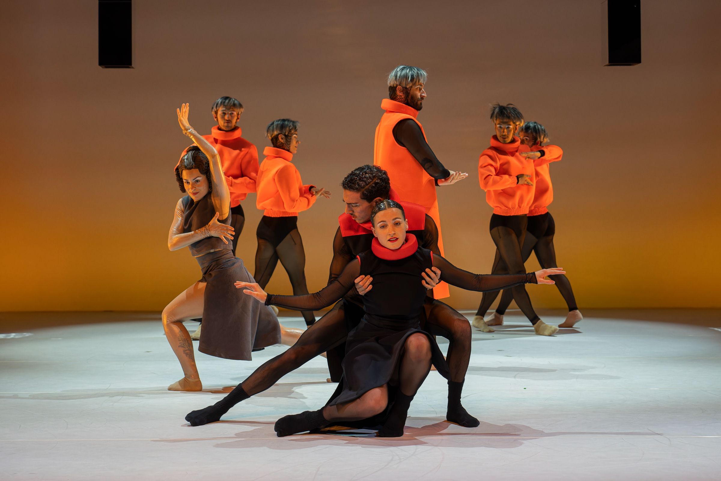 TanzLuzern in Yabin Wang's <i>Swan - A Different Story</i> &copy; Ingo Hoehn