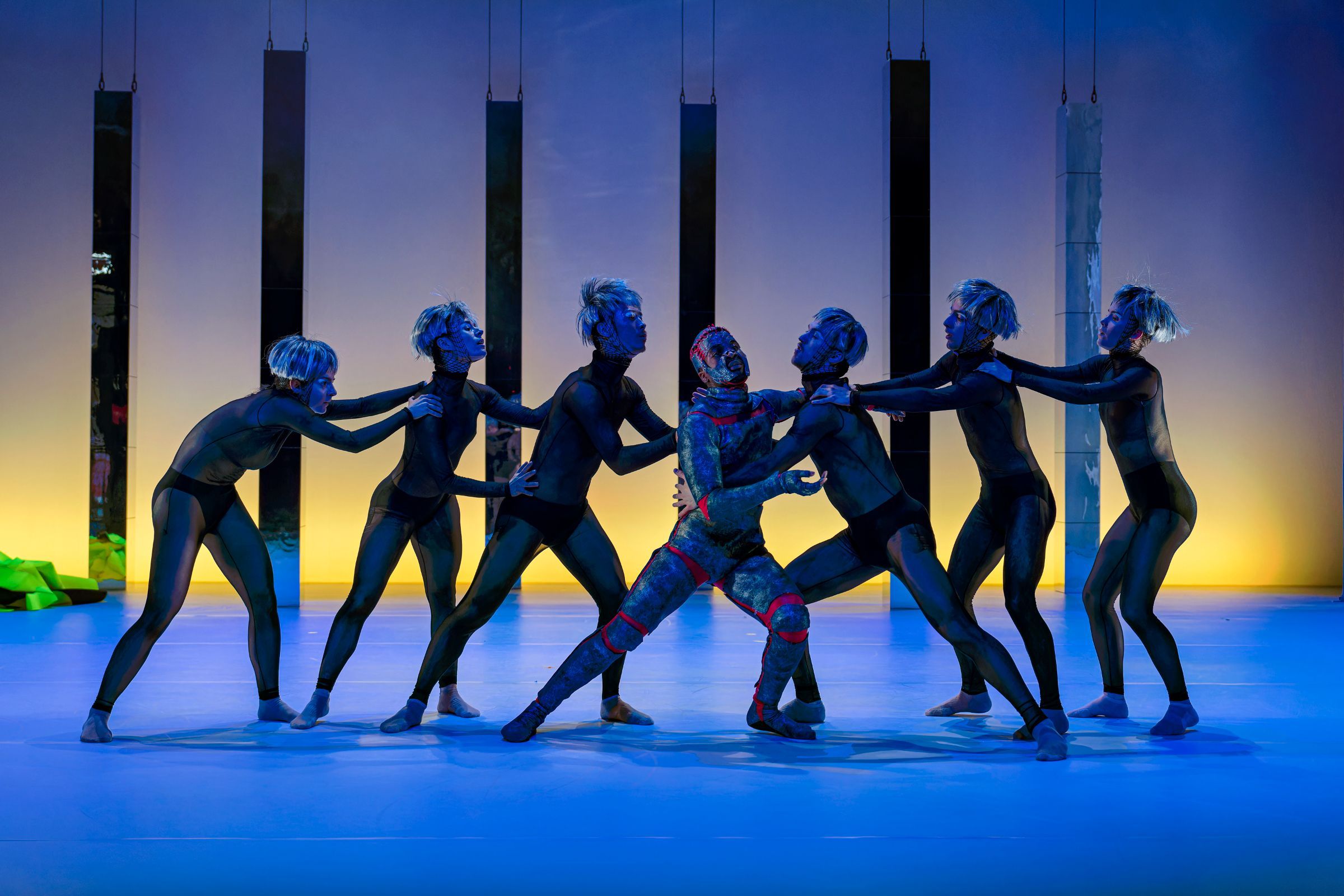 TanzLuzern in Yabin Wang's <i>Swan - A Different Story</i> &copy; Ingo Hoehn