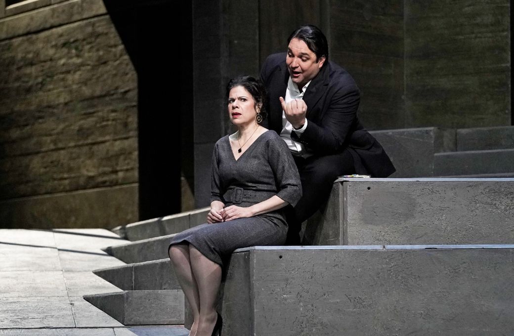 Ana Mar&iacute;a Mart&iacute;nez (Donna Elvira) and Adam plachetka (Leporello) &copy; Karen Almond | Met Opera