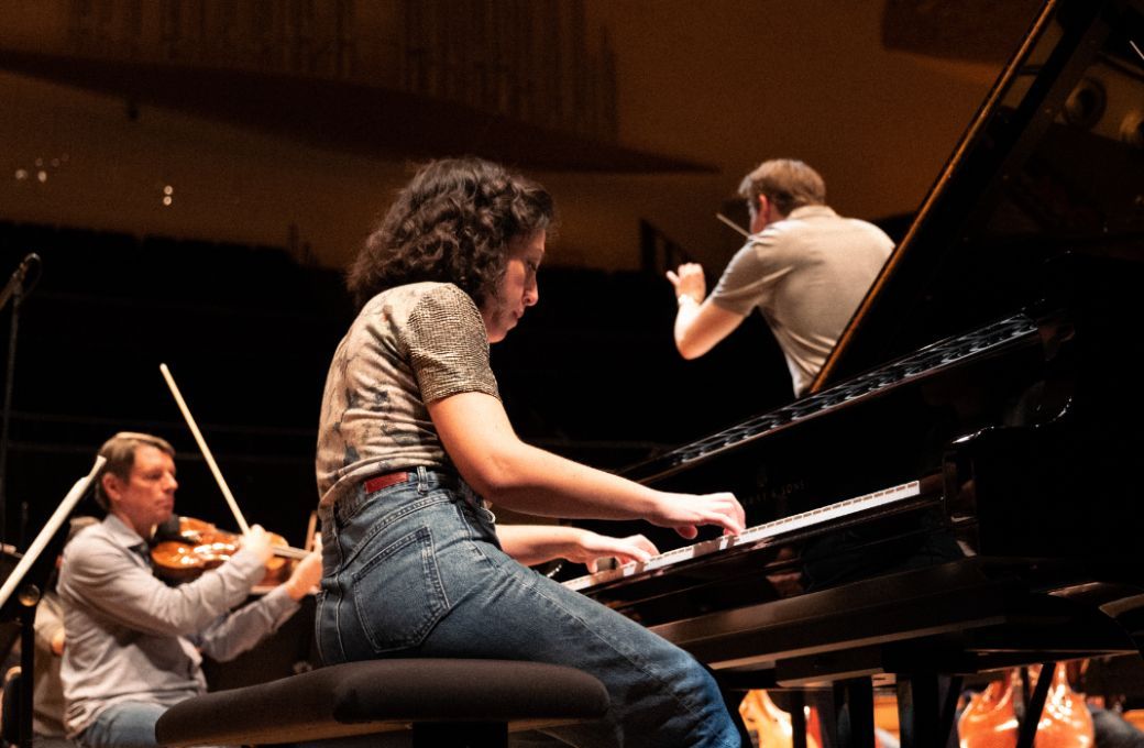Beatrice Rana en r&eacute;p&eacute;tition avec l'Orchestre de Paris et Klaus M&auml;kel&auml; &copy; &Eacute;mile Moutaud