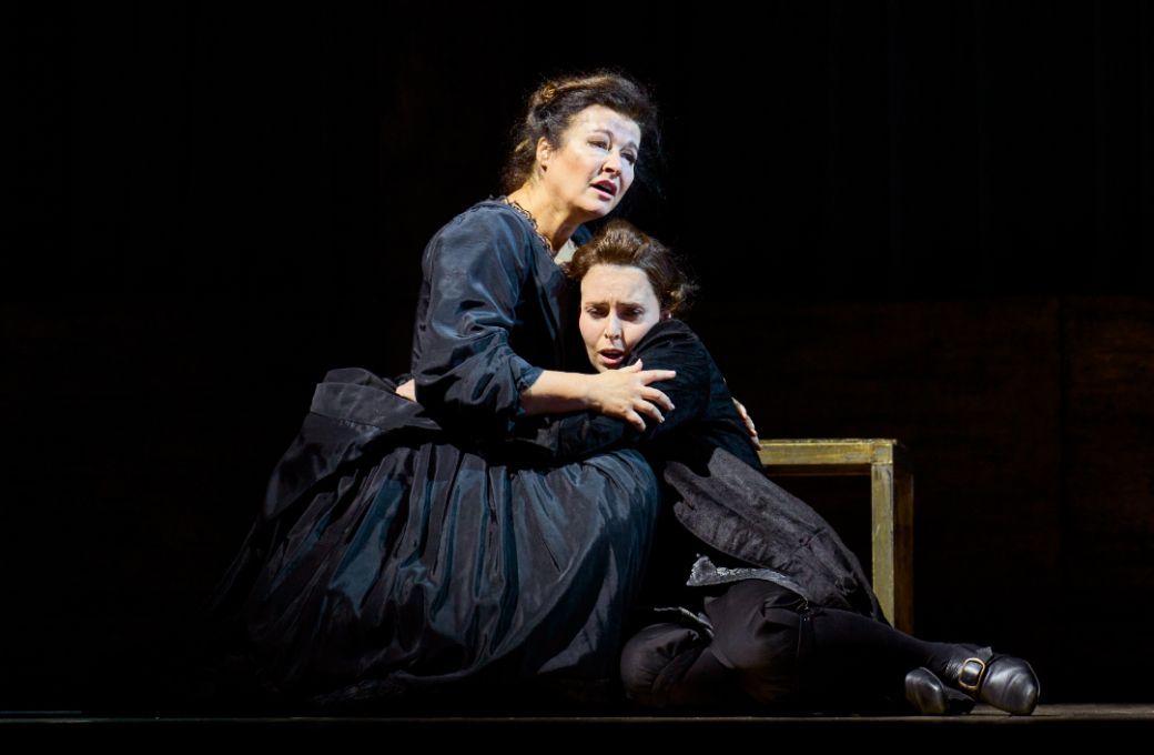 Carolyn Dobbin (Cornelia) and Margo Arsane (Sesto) &copy; Richard Hubert Smith