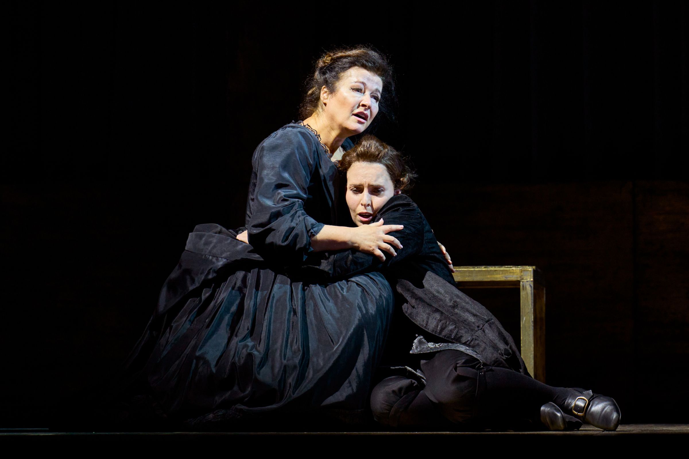 Carolyn Dobbin (Cornelia) and Margo Arsane (Sesto) &copy; Richard Hubert Smith