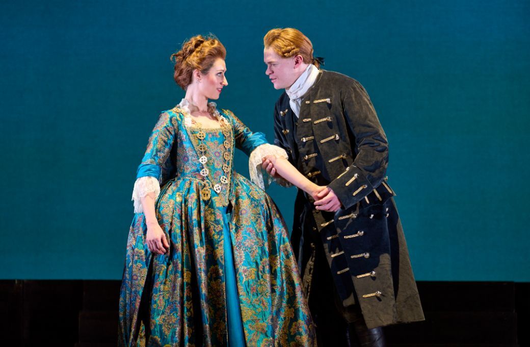 Susanna Hurrell (Cleopatra) and Francis Gush (Giulio Cesare) &copy; Richard Hubert Smith