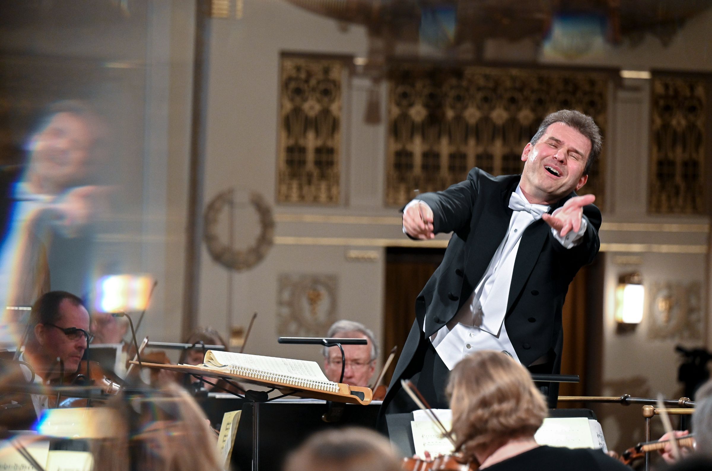 Tomáš Hanus conducts the Orchestra of Welsh National Opera © Pražské Jaro | Prague Spring Festival 2023 | Ivan Malý