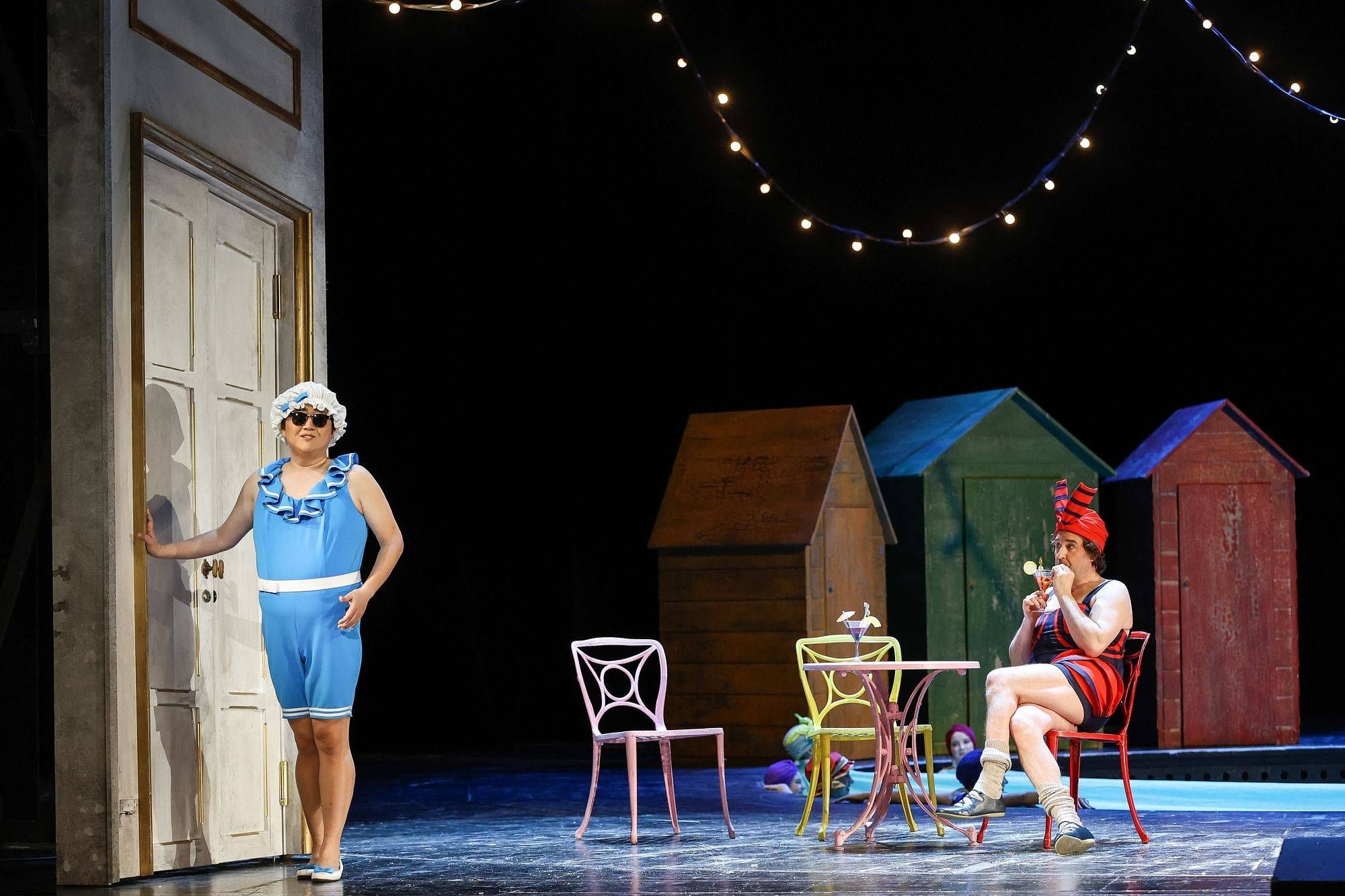 JunHo You (Fenton) und Carsten Süss (Junker Spärlich) © Barbara Pálffy | Volksoper Wien