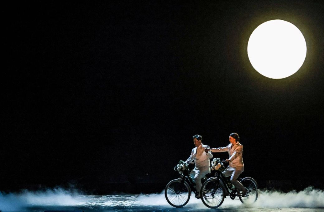 JunHo You (Fenton) und Lauren Urquhart (Anna Reich) © Barbara Pálffy | Volksoper Wien