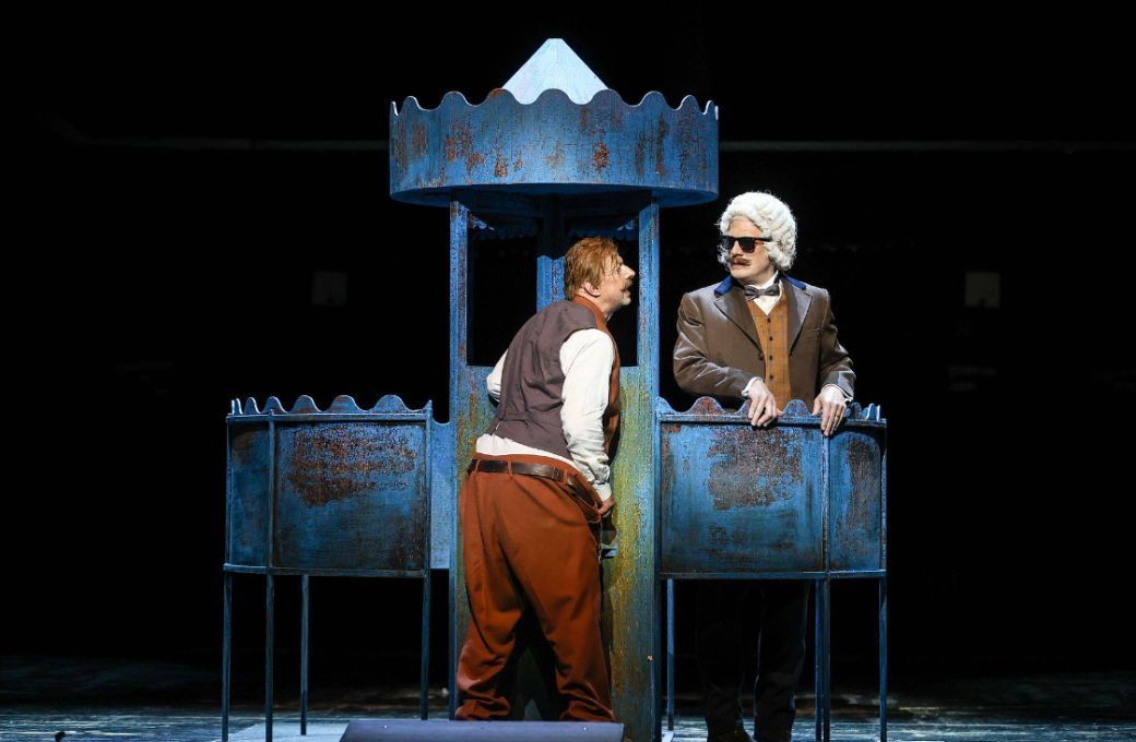 Martin Winkler (Sir John Falstaff) und Daniel Schmutzhard (Herr Fluth) © Barbara Pálffy | Volksoper Wien