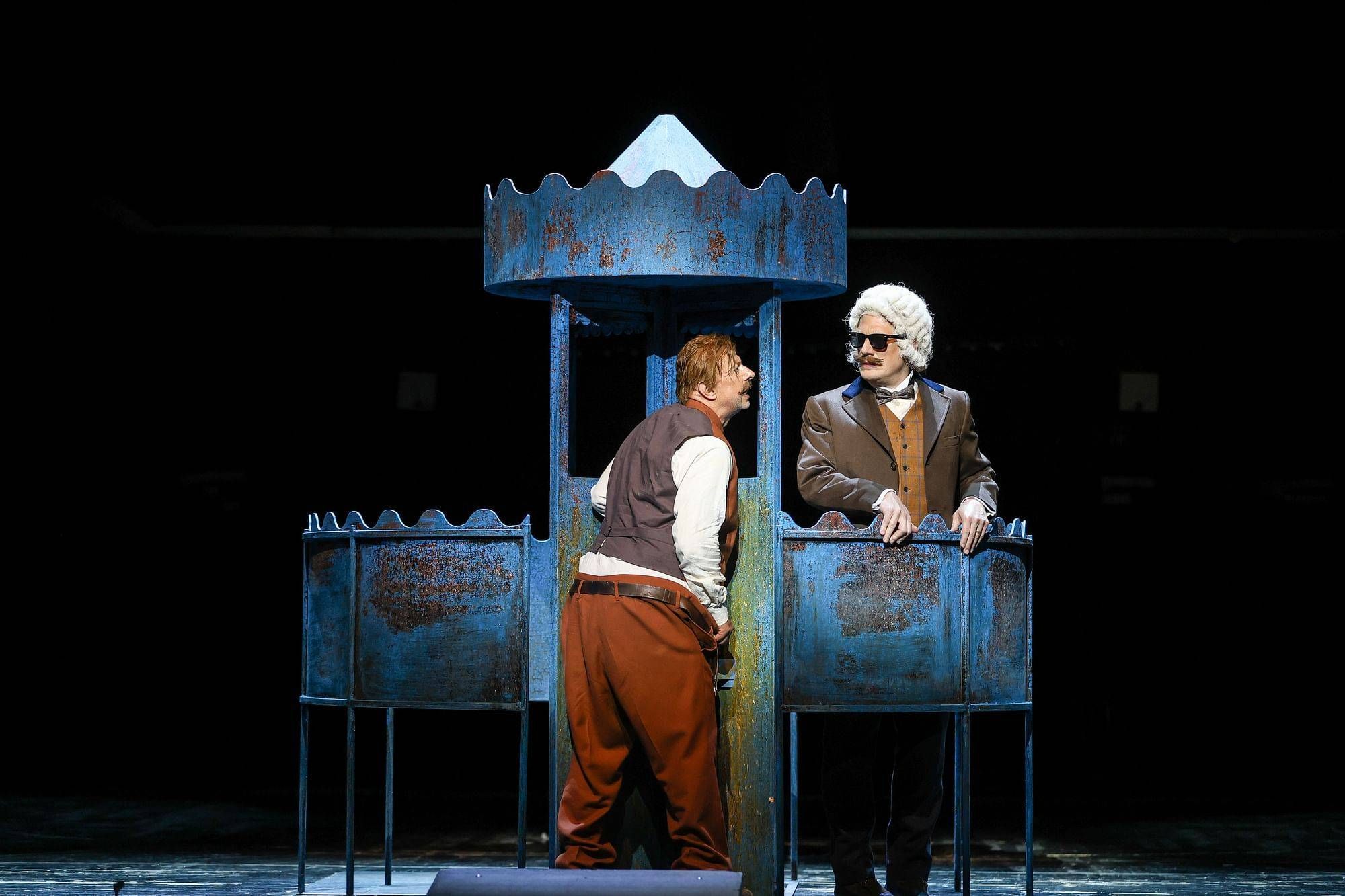 Martin Winkler (Sir John Falstaff) und Daniel Schmutzhard (Herr Fluth) © Barbara Pálffy | Volksoper Wien