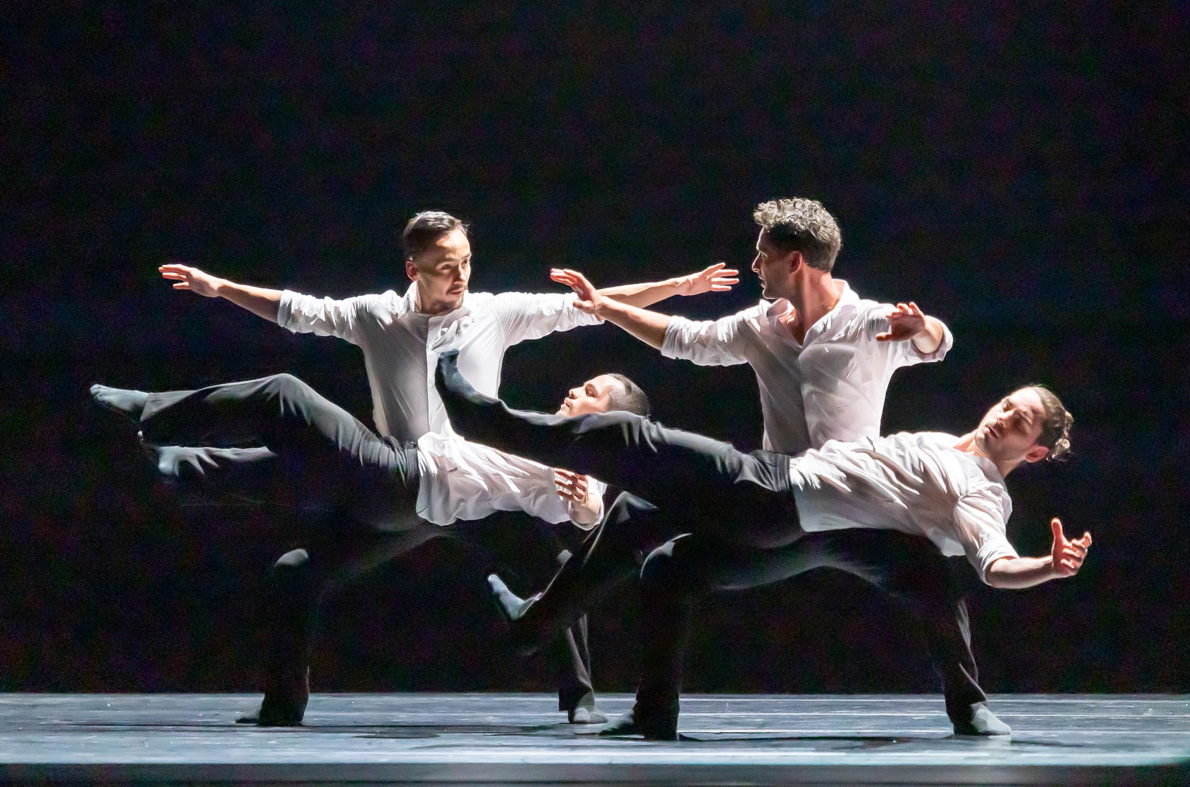 Introdans in Sidi Larbi Cherkaoui's <i>Corpus Bach</i> © Hans Gerritsen