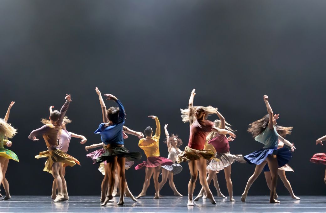 Introdans in Adonis Foniadakis' <i>Selon Desir</i> © Hans Gerritsen