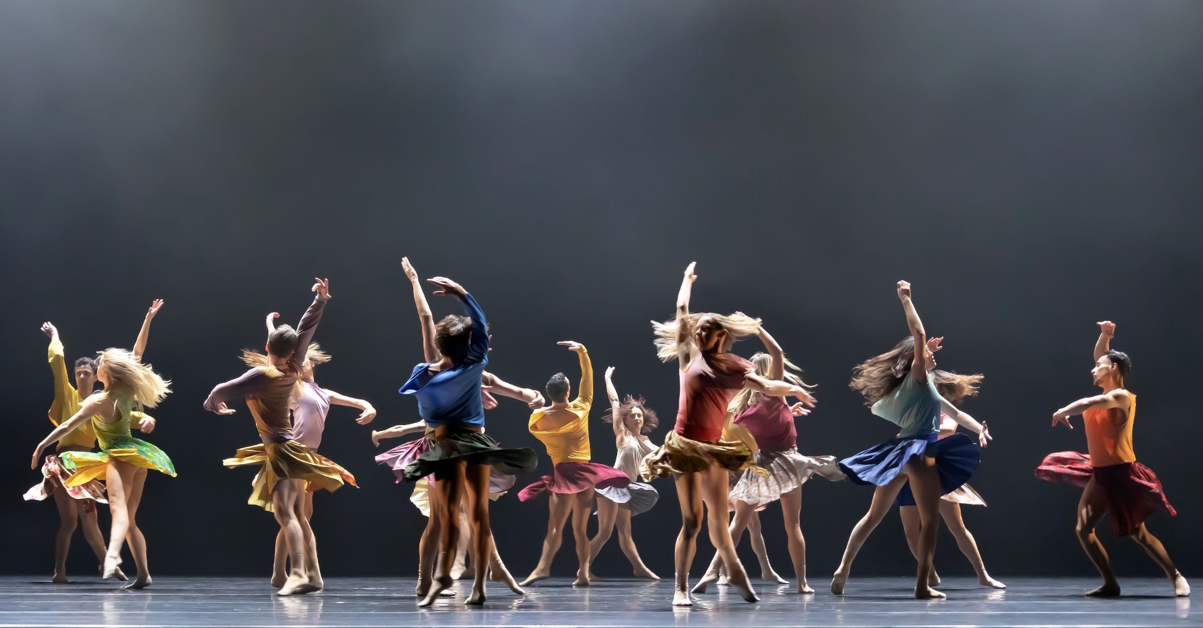 Introdans in Adonis Foniadakis' <i>Selon Desir</i> © Hans Gerritsen