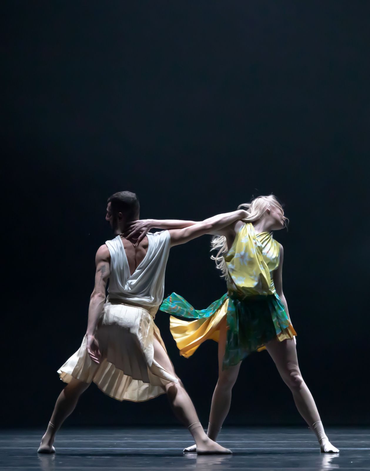 Introdans in Adonis Foniadakis' <i>Selon Desir</i> © Hans Gerritsen