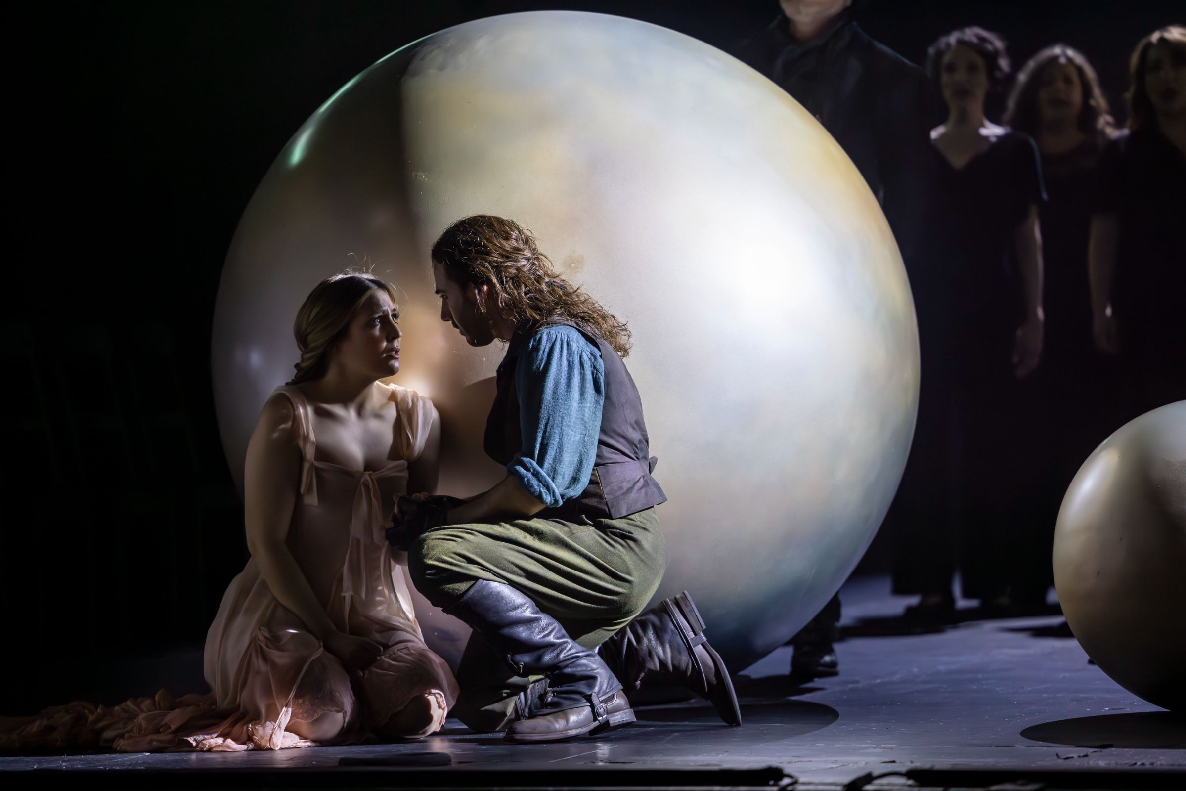 Sophia Theodorides (Leïla) and Nico Darmanin (Nadir) © James Glossop